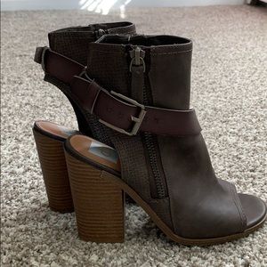 Dolce Vita 7.5 chunky heel peep toe